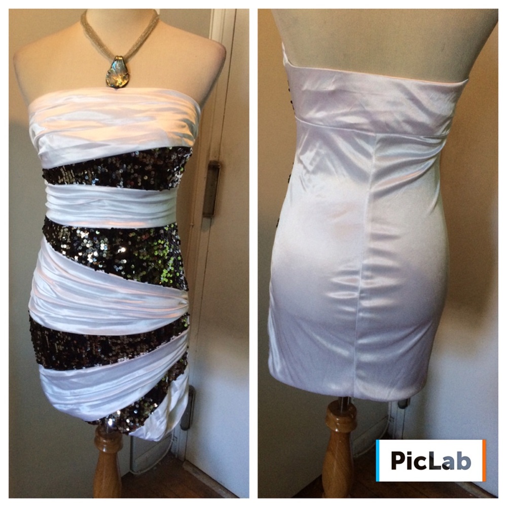 Roberta Medium white Strapless dress with black mesh silver sequins Never Worn